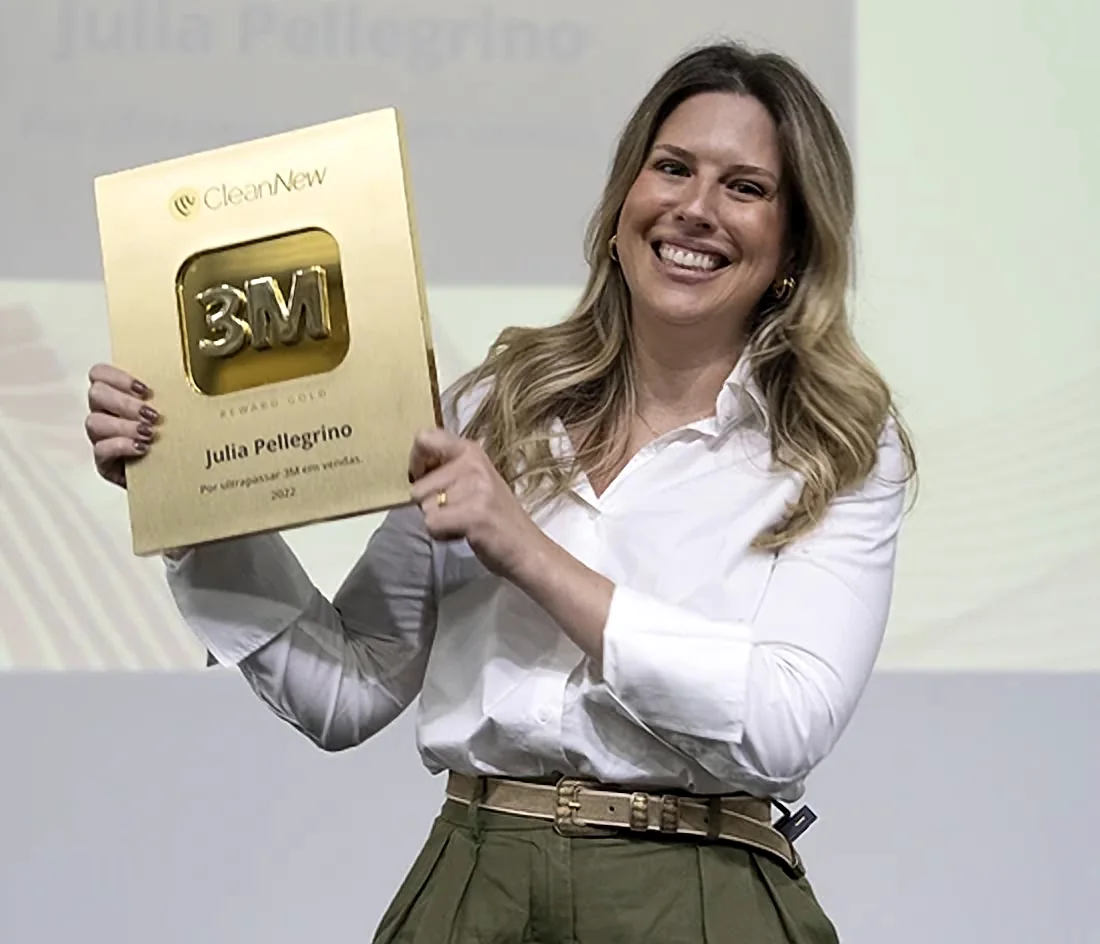 Julia Pellegrino com reconhecimento conquistado na CleanNew